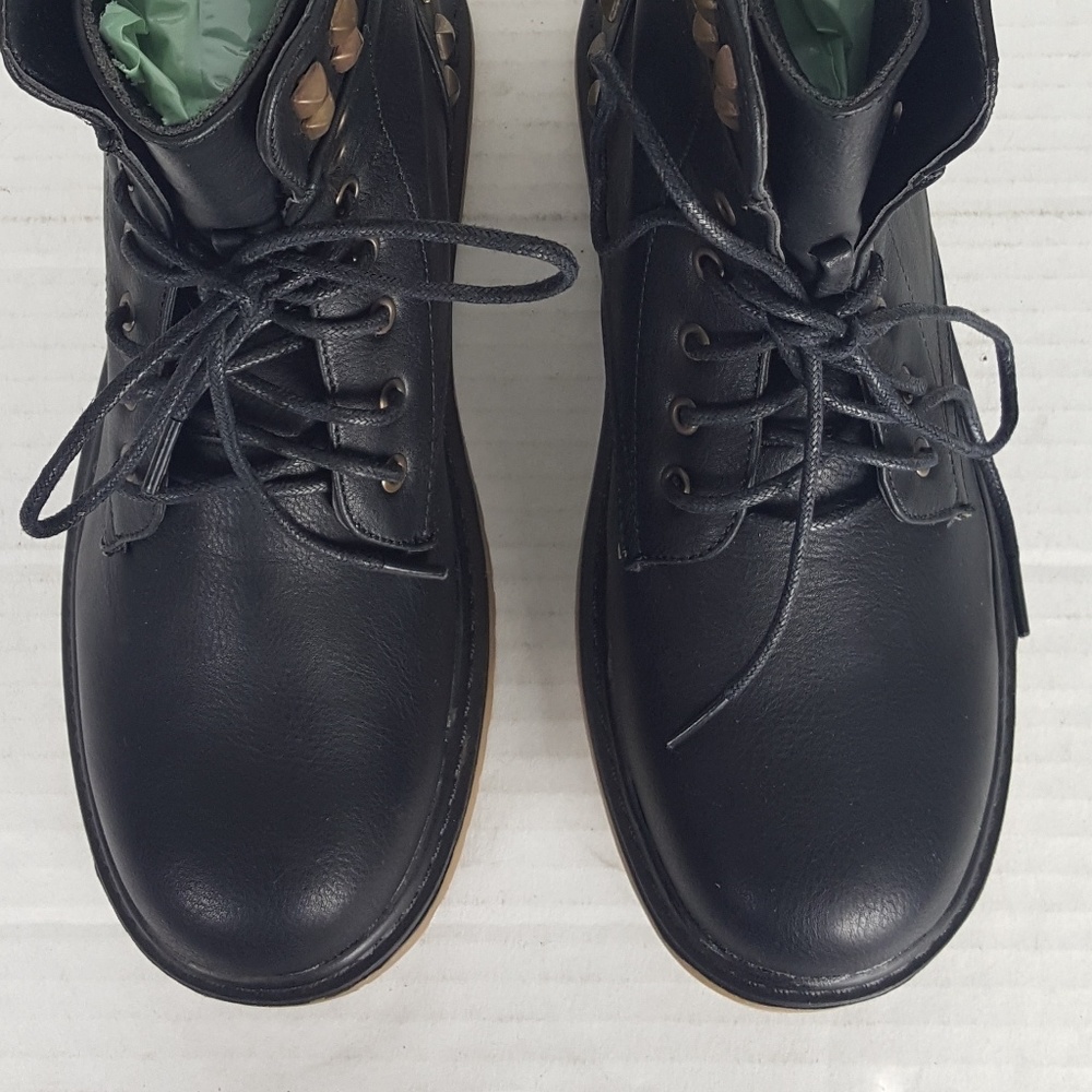 Black boots - Picture 3 of 4